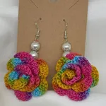 Brincos artesanais em croché – Flor multicolor 5