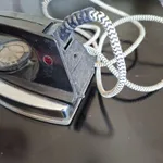 Ferro de engomar antigo 2