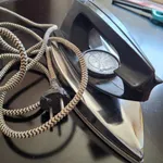 Ferro de engomar antigo 3