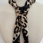 Lenço com Padrão Animal Print – Tons Neutros | Nov 3