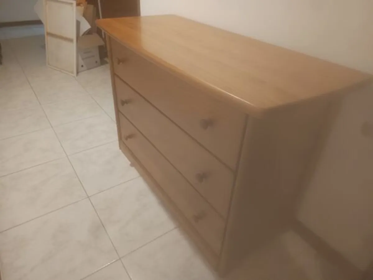 Vendo cama casal e mesas