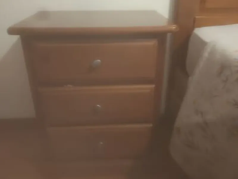 Vendo cama casal e mesas