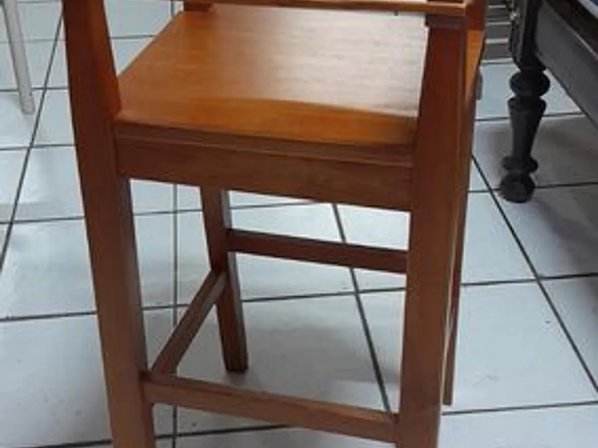 Cadeira infantil em madeira