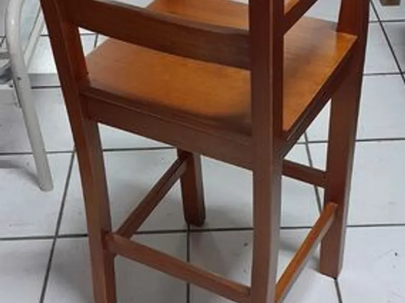 Cadeira infantil em madeira