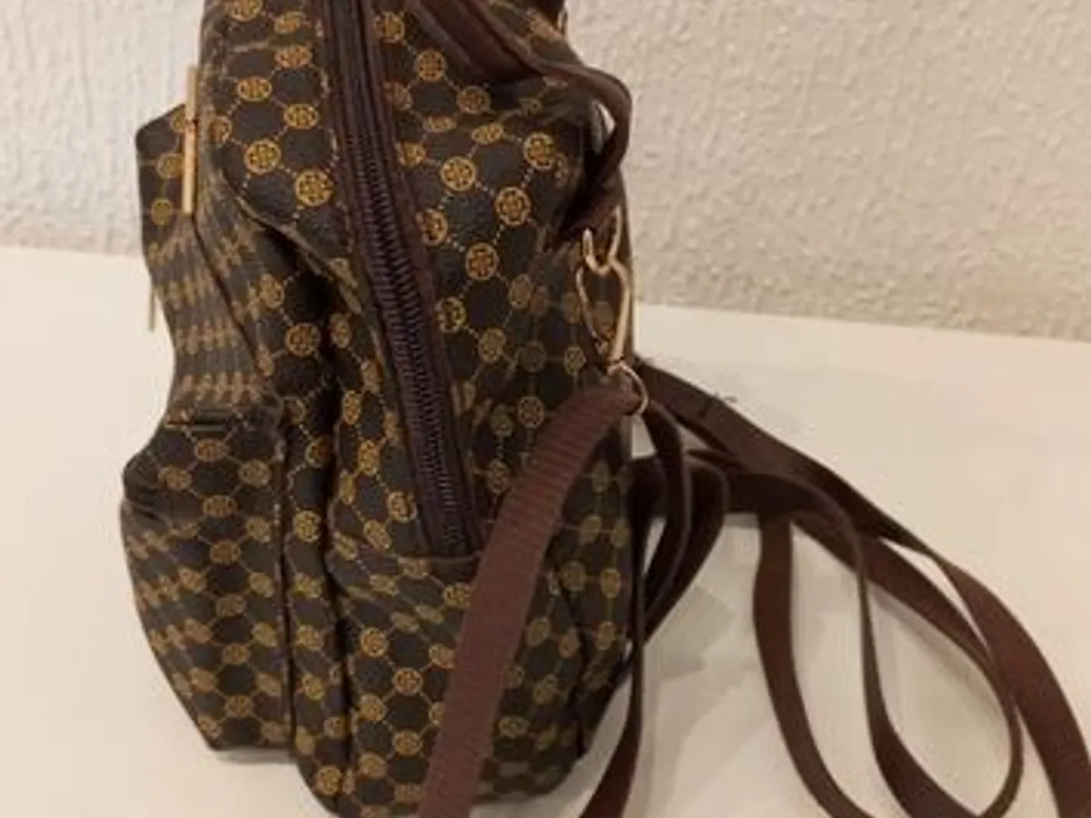 Pequena Mochila Castanha - Nova