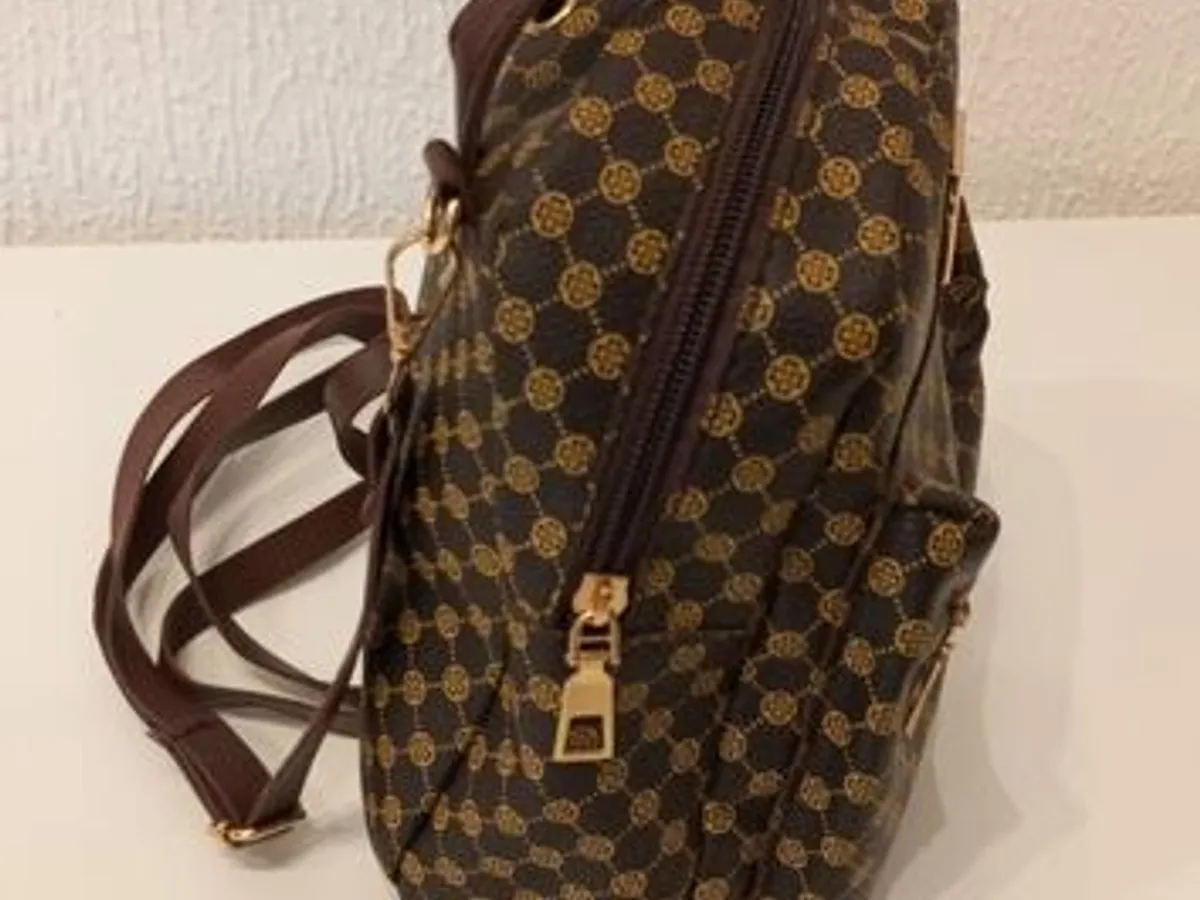 Pequena Mochila Castanha - Nova