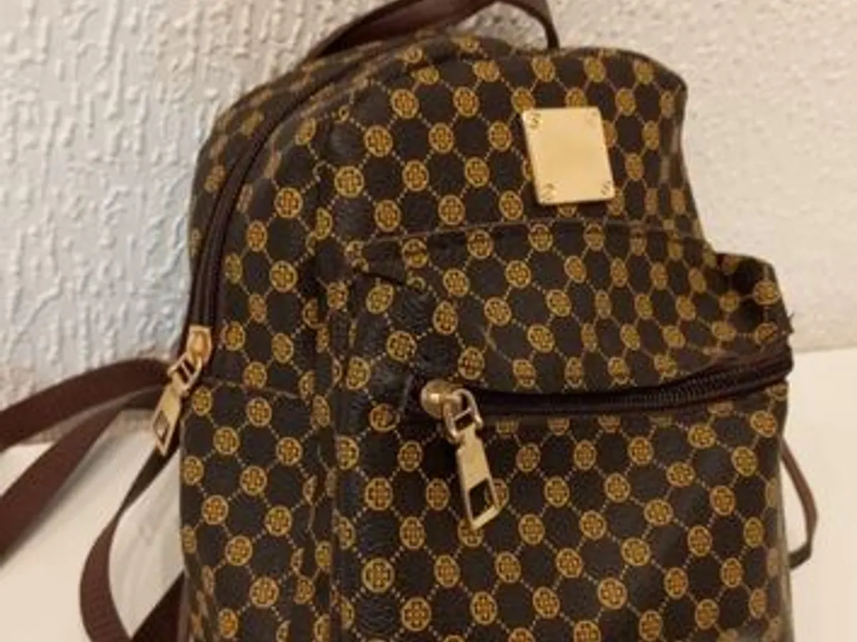 Pequena Mochila Castanha - Nova