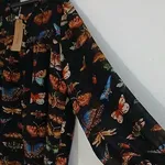 Linda blusa estampada com borboletas. Nova 5