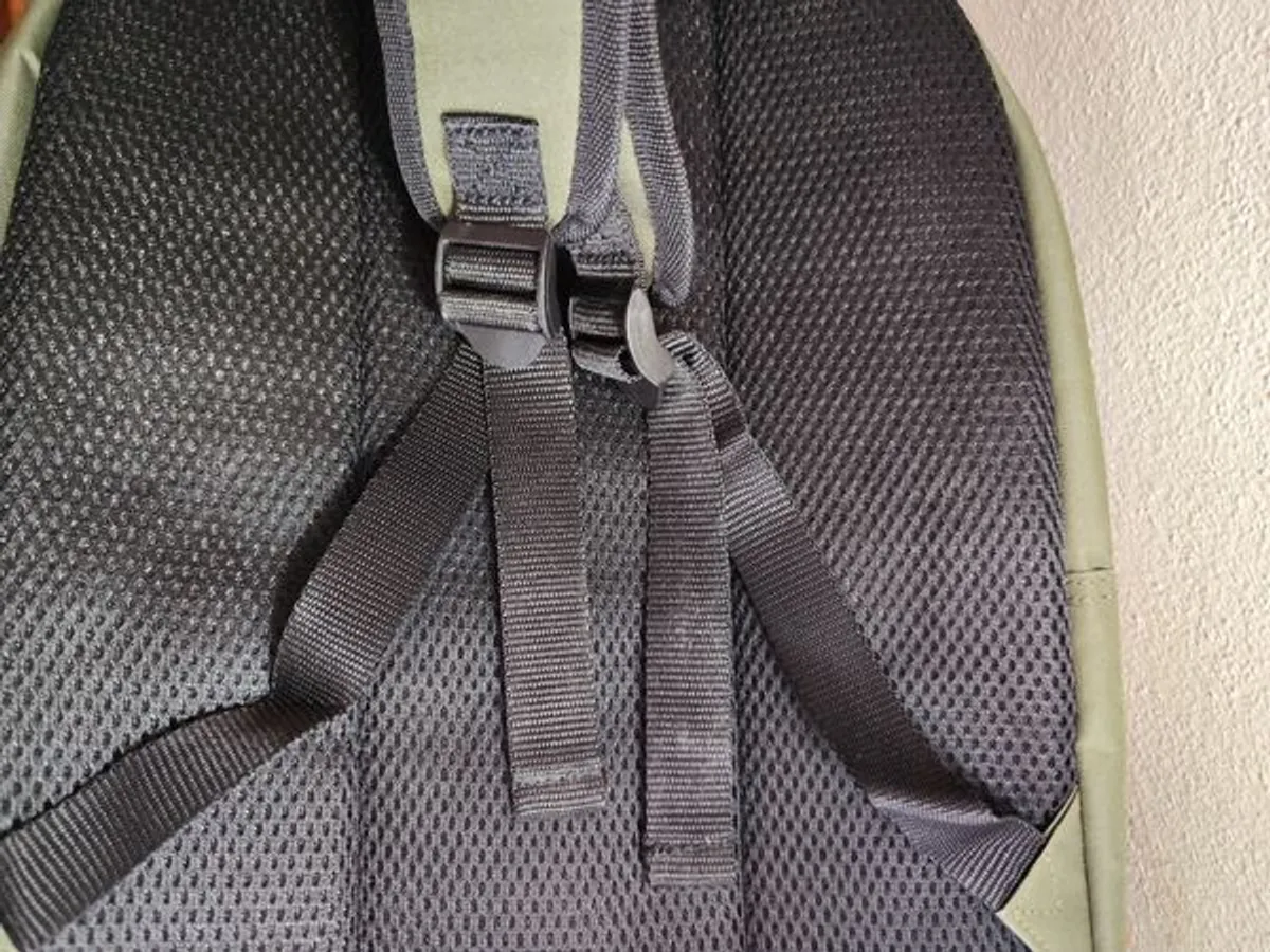 Mochila verde cáqui da Ambar, NOVA