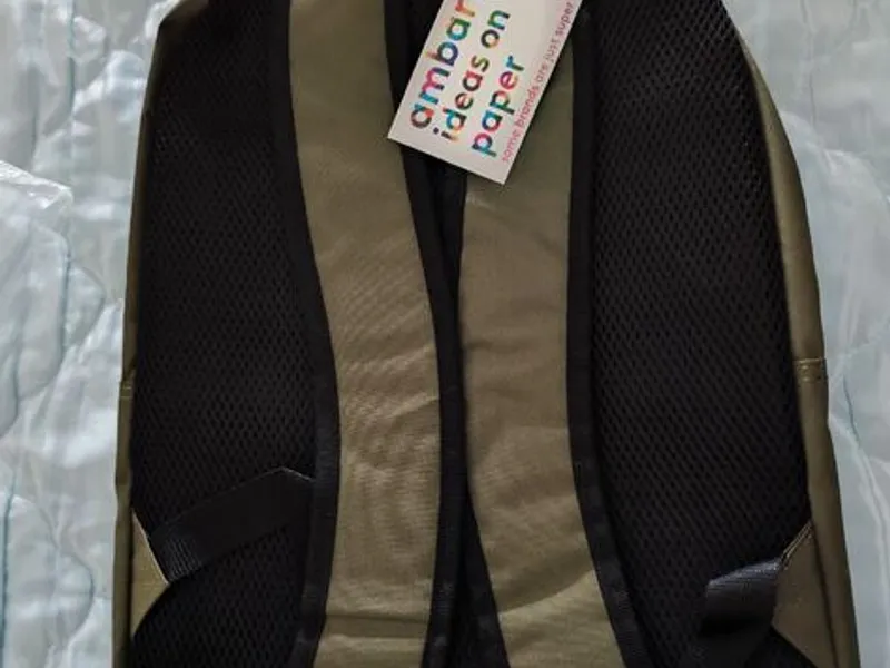 Mochila verde cáqui da Ambar, NOVA