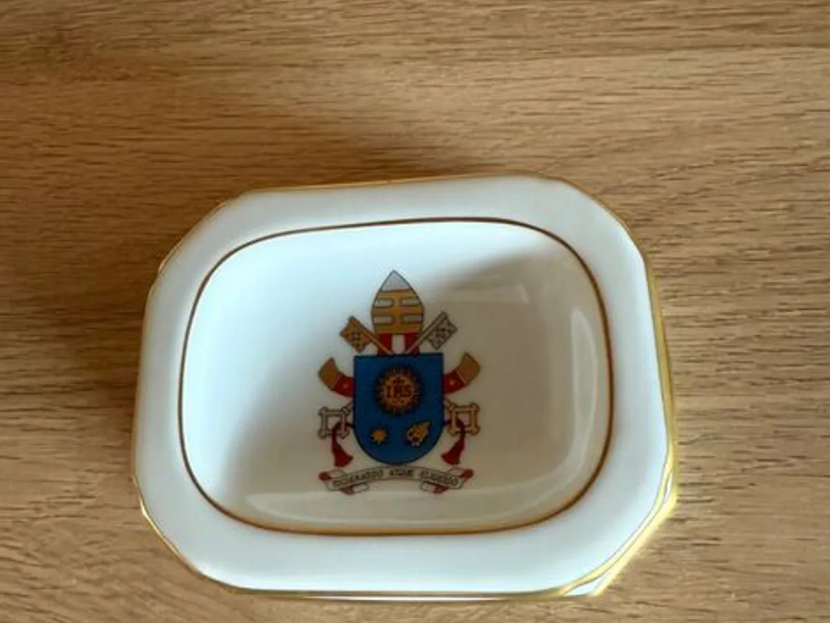 Porcelana Vista Alegre Papa Francisco