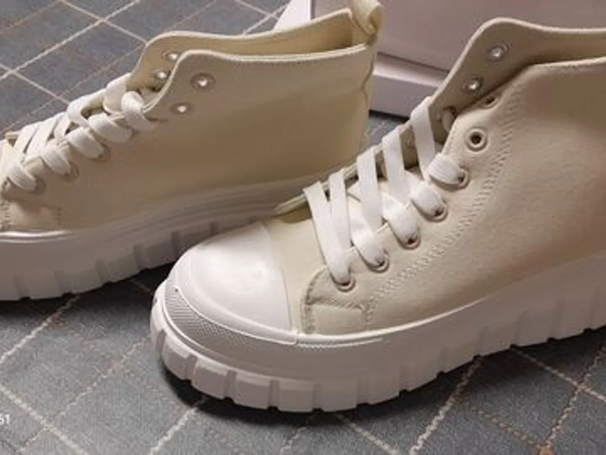 3 pares de sapatos novos