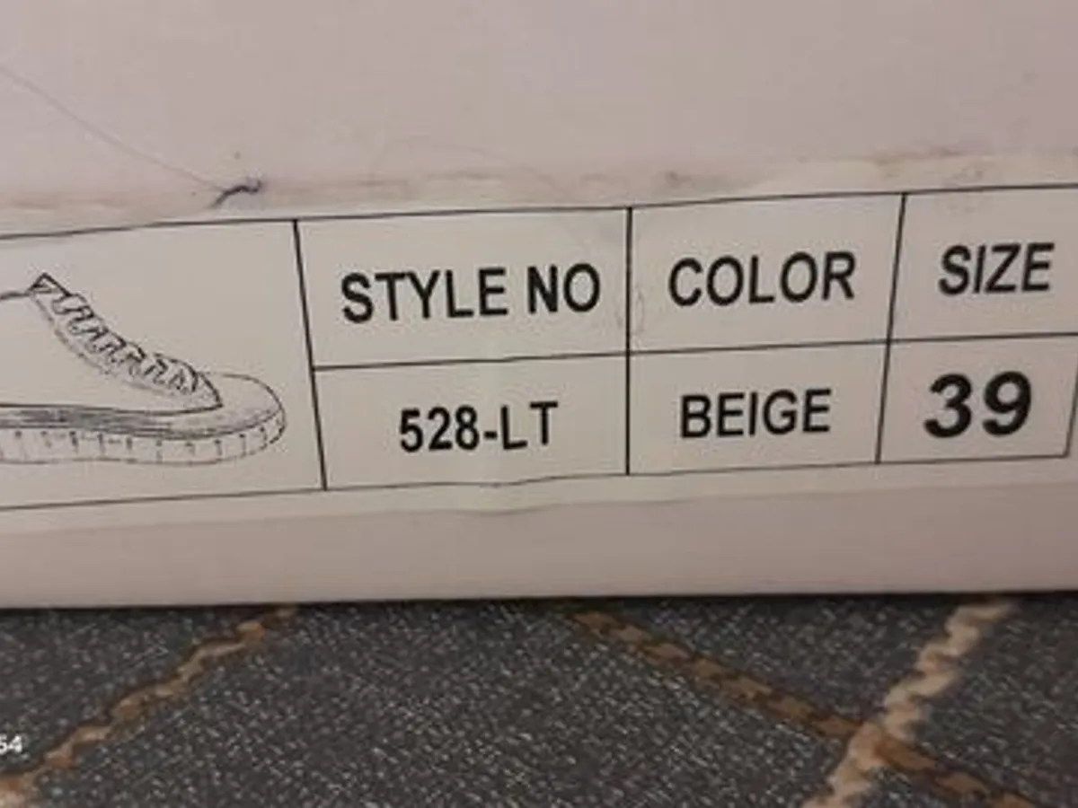 3 pares de sapatos novos