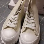 3 pares de sapatos novos 6