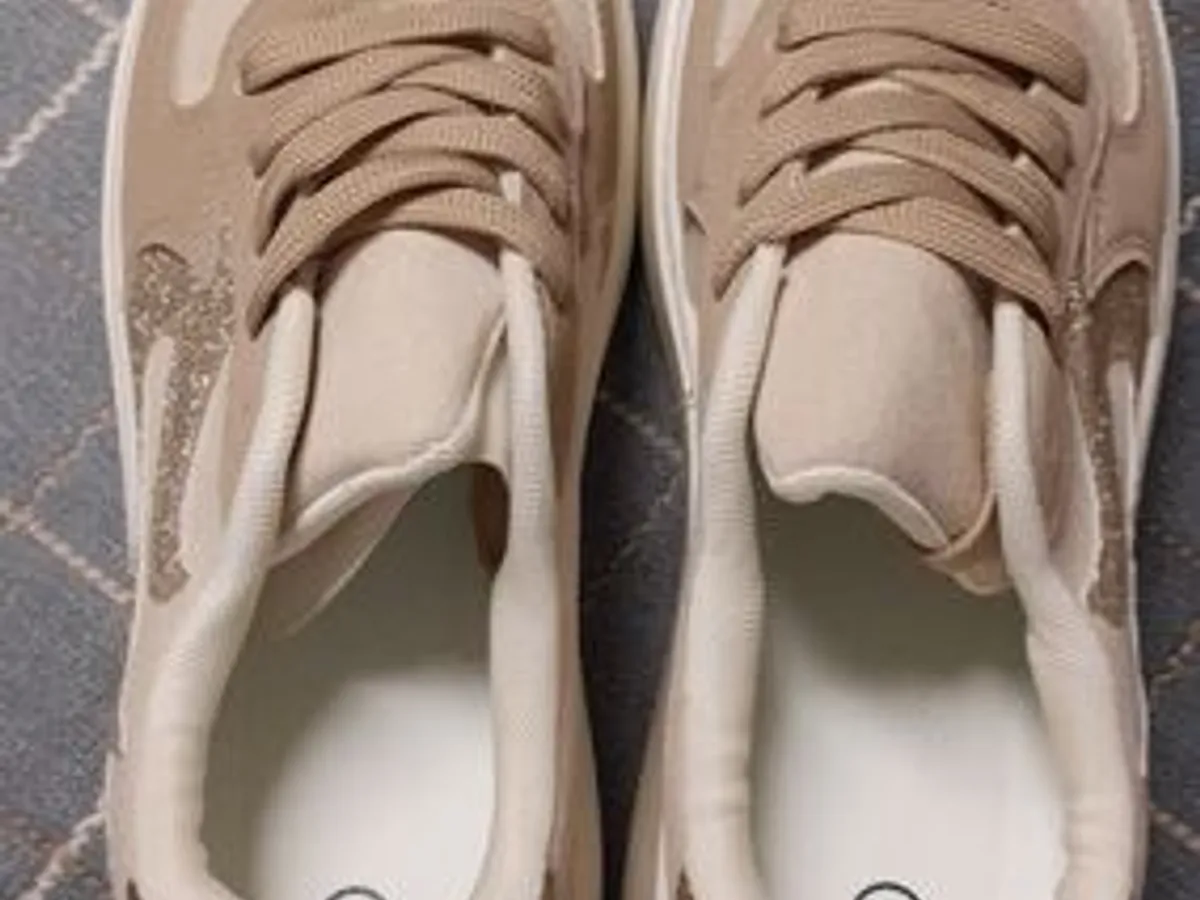 3 pares de sapatos novos