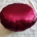 Linda almofada artesanal bordeaux com rosas 3