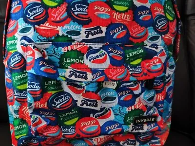 Mochila multicolorida da Ambar da coleção Inverse, NOVA. 