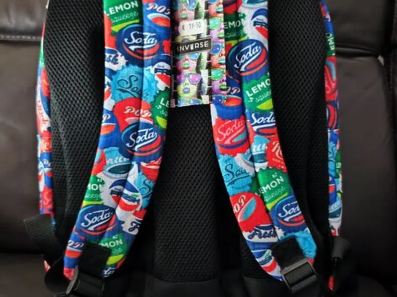 Mochila multicolorida da Ambar da coleção Inverse, NOVA. 