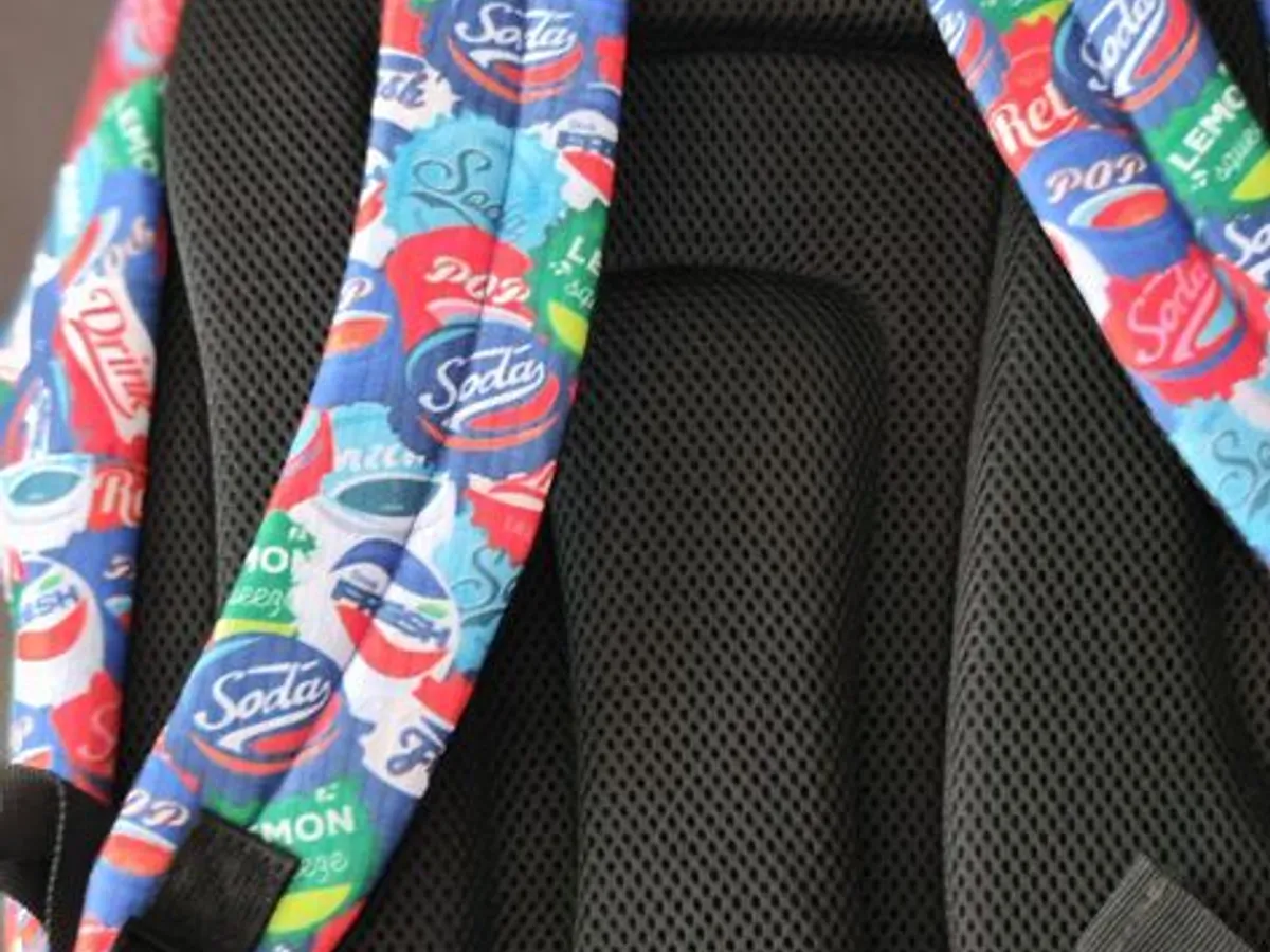 Mochila multicolorida da Ambar da coleção Inverse, NOVA. 