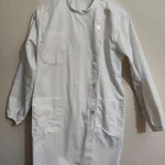 Bata médica ou escolar unisexo em bom estado  1