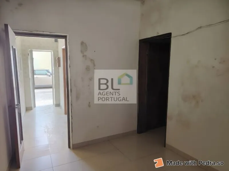 Moradia em Banda T1 + 2