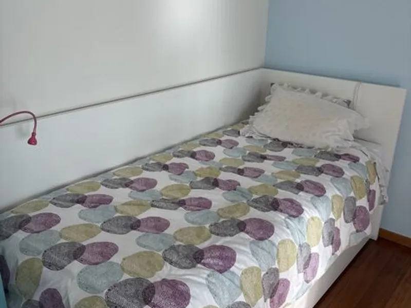 Cama com gavetão + 2 colchões de molas