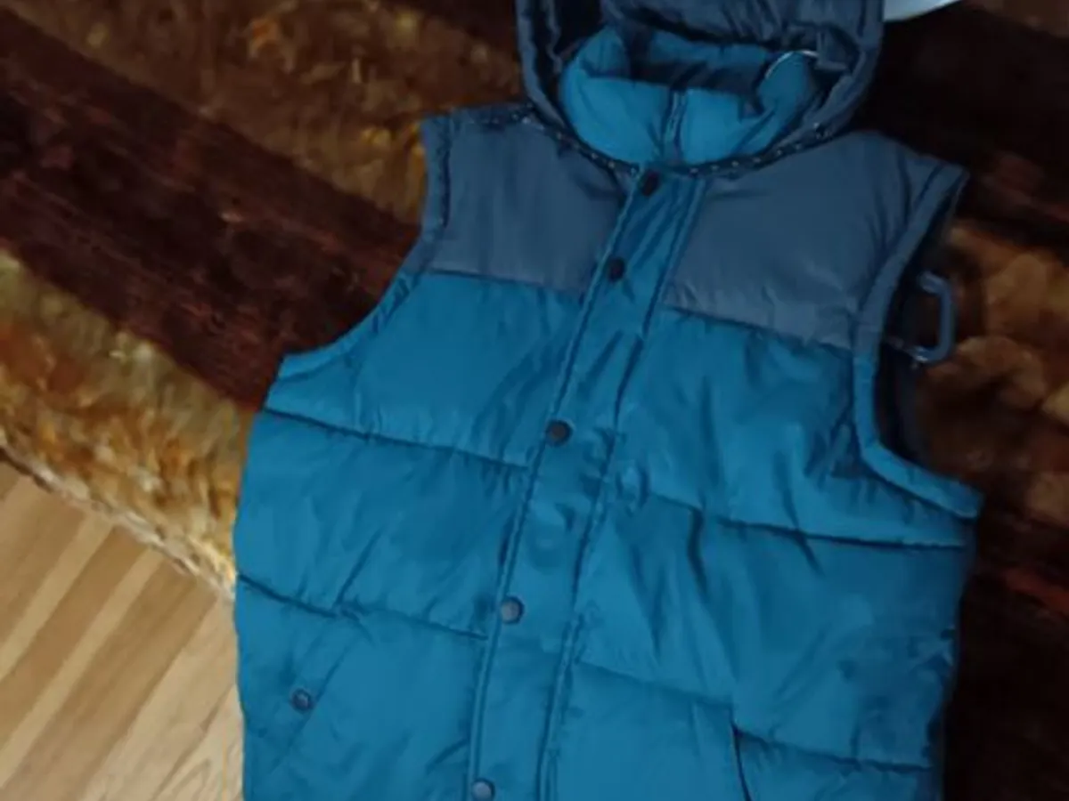 Cedar Wood State Blue hood Gilet Jacket Size XSPre-owned - Good
Quantity

Outer Shell Material
Nylon
Jacket/Coat Length