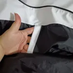 Destaque-se com este  blusão da Armani 2