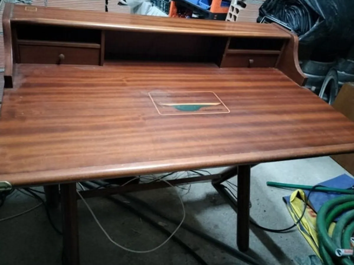 Conjunto Completo de Móveis de Madeira Maciça – Novo