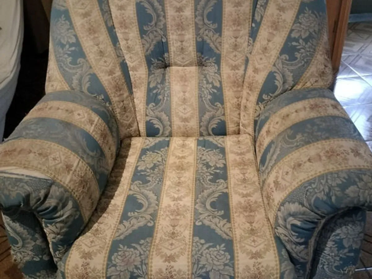 Sofá Azul Vintage - Clássico e elegante 