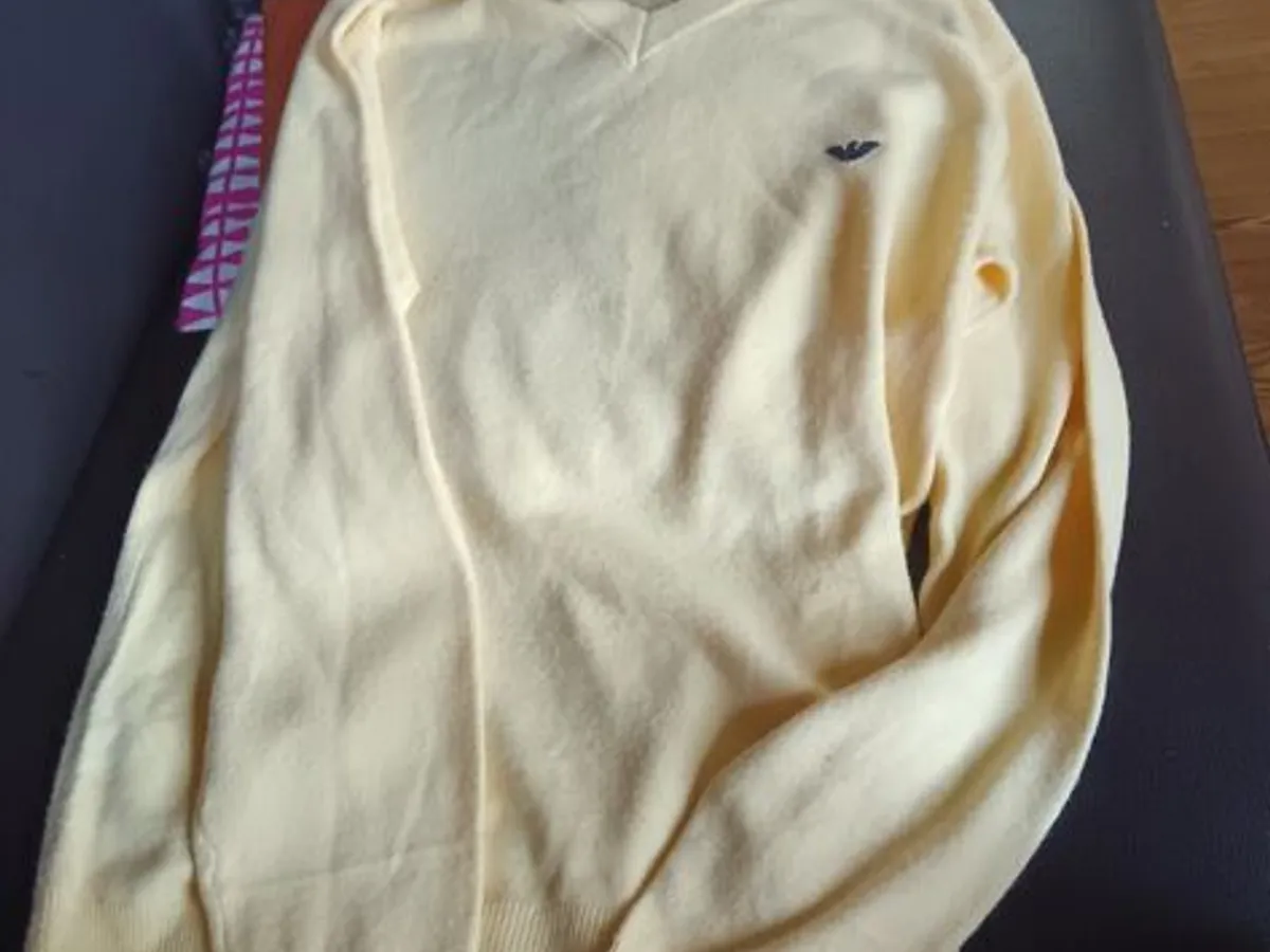 Suéter Vintage Armani Jeans – Lã Virgem – Amarelo (Ano 2000)
