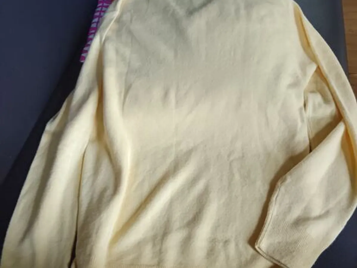 Suéter Vintage Armani Jeans – Lã Virgem – Amarelo (Ano 2000)
