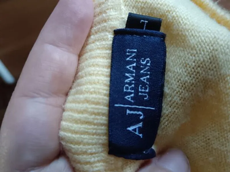 Suéter Vintage Armani Jeans – Lã Virgem – Amarelo (Ano 2000)
