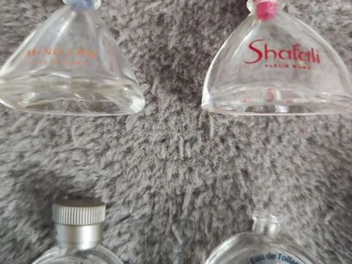 Miniaturas vazias de perfumes da Yves Rocher e out