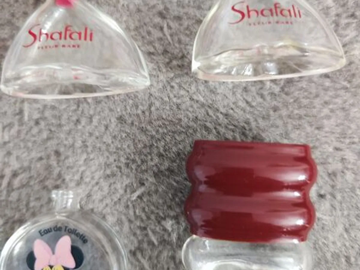 Miniaturas vazias de perfumes da Yves Rocher e out