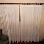 2 varões de madeira para cortinados  3