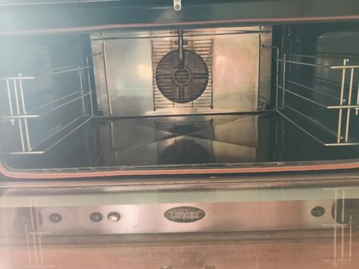 Forno Industrial ou Semi-industrial da marca UNOX 