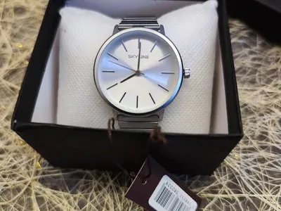 Relógio de pulso feminino prateado em aço Skyline 