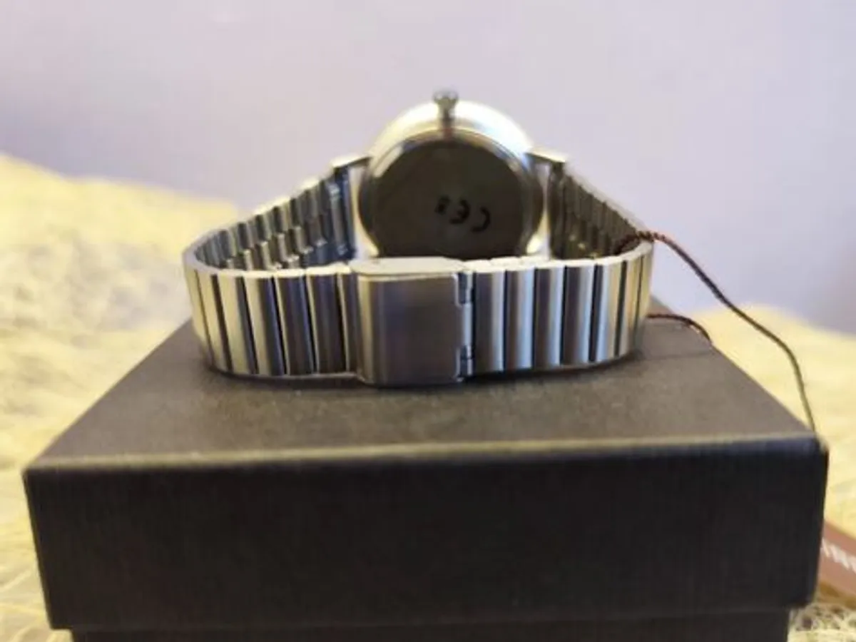 Relógio de pulso feminino prateado em aço Skyline 