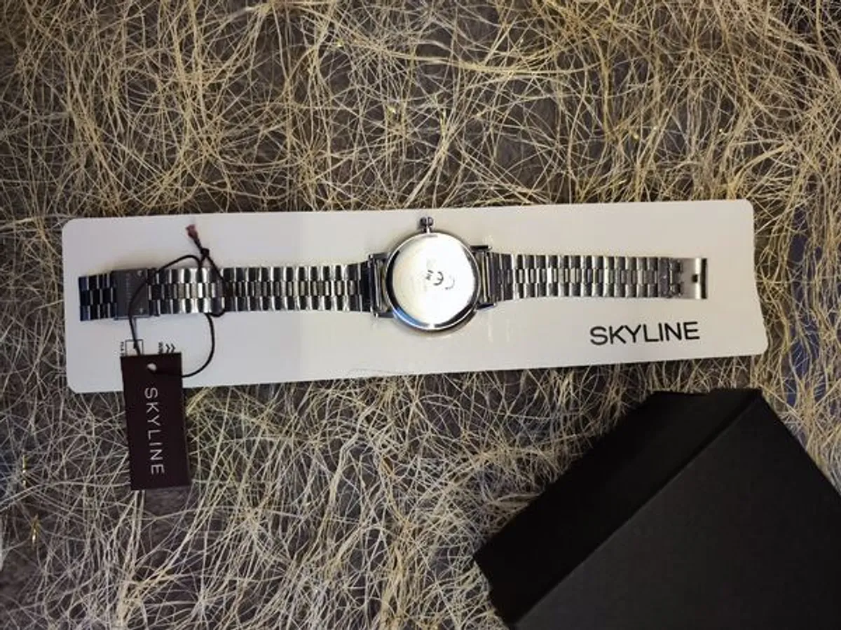 Relógio de pulso feminino prateado em aço Skyline 