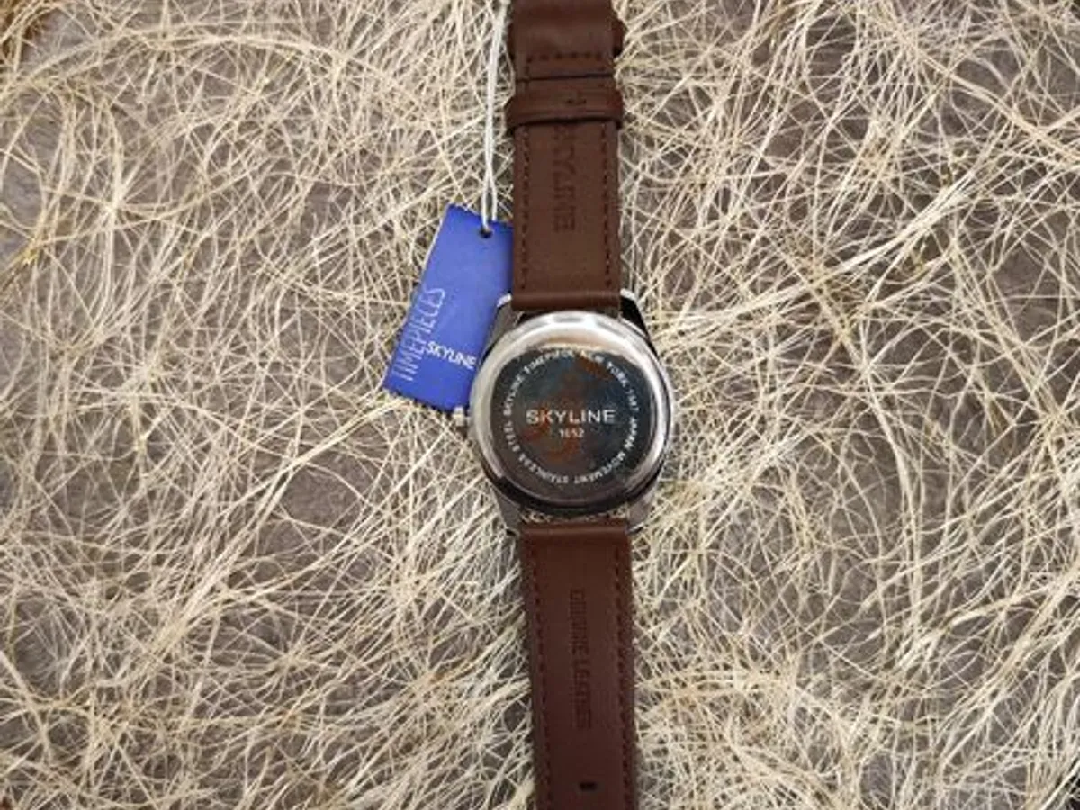 Relógio de pulso masculino castanho em pele da Skyline 