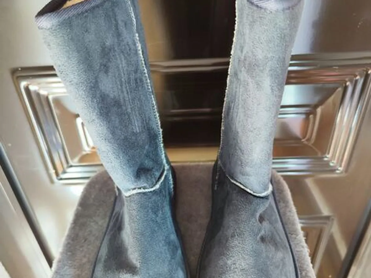  Botas pantufas acinzentadas n 39 da Justine 