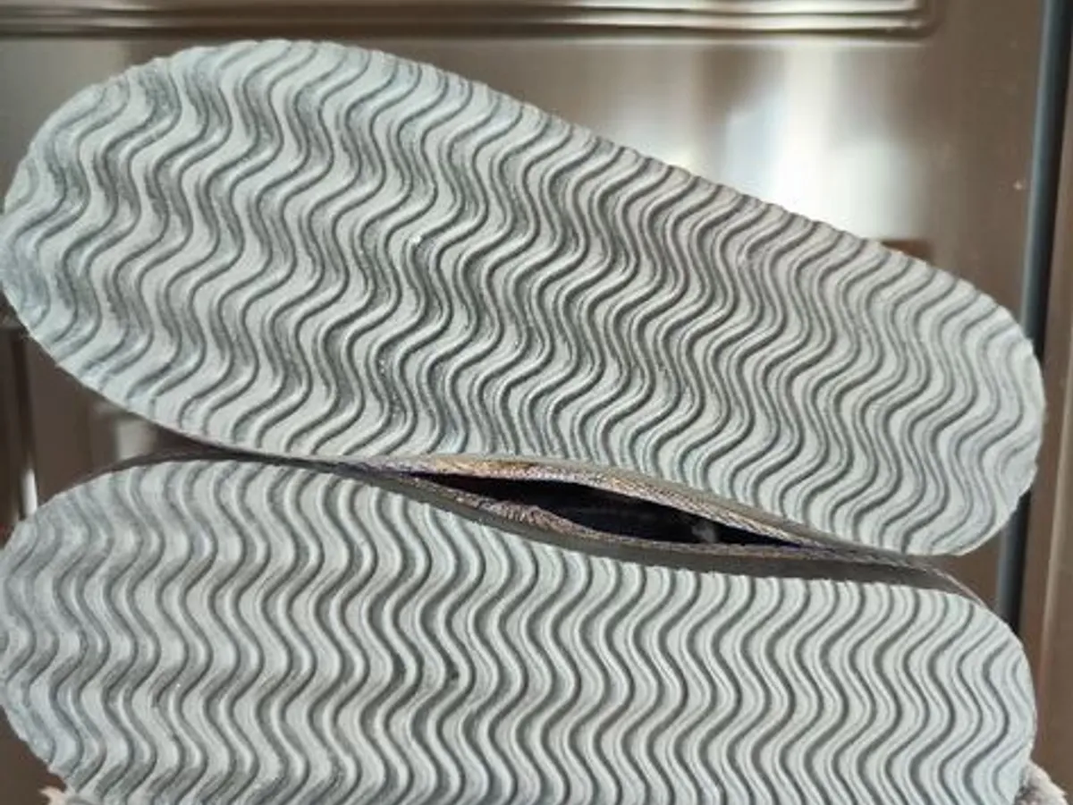  Botas pantufas acinzentadas n 39 da Justine 