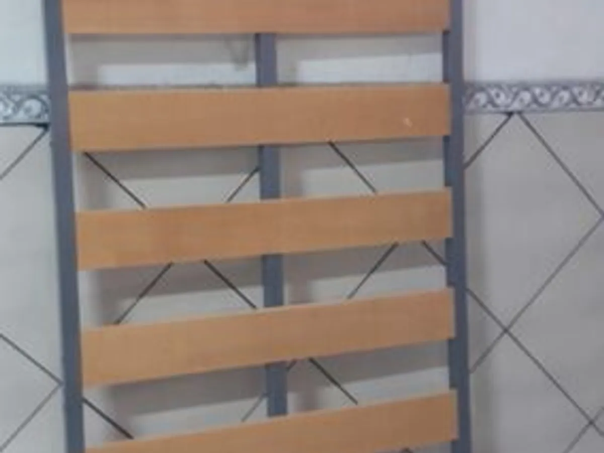 Estrados de solteiro