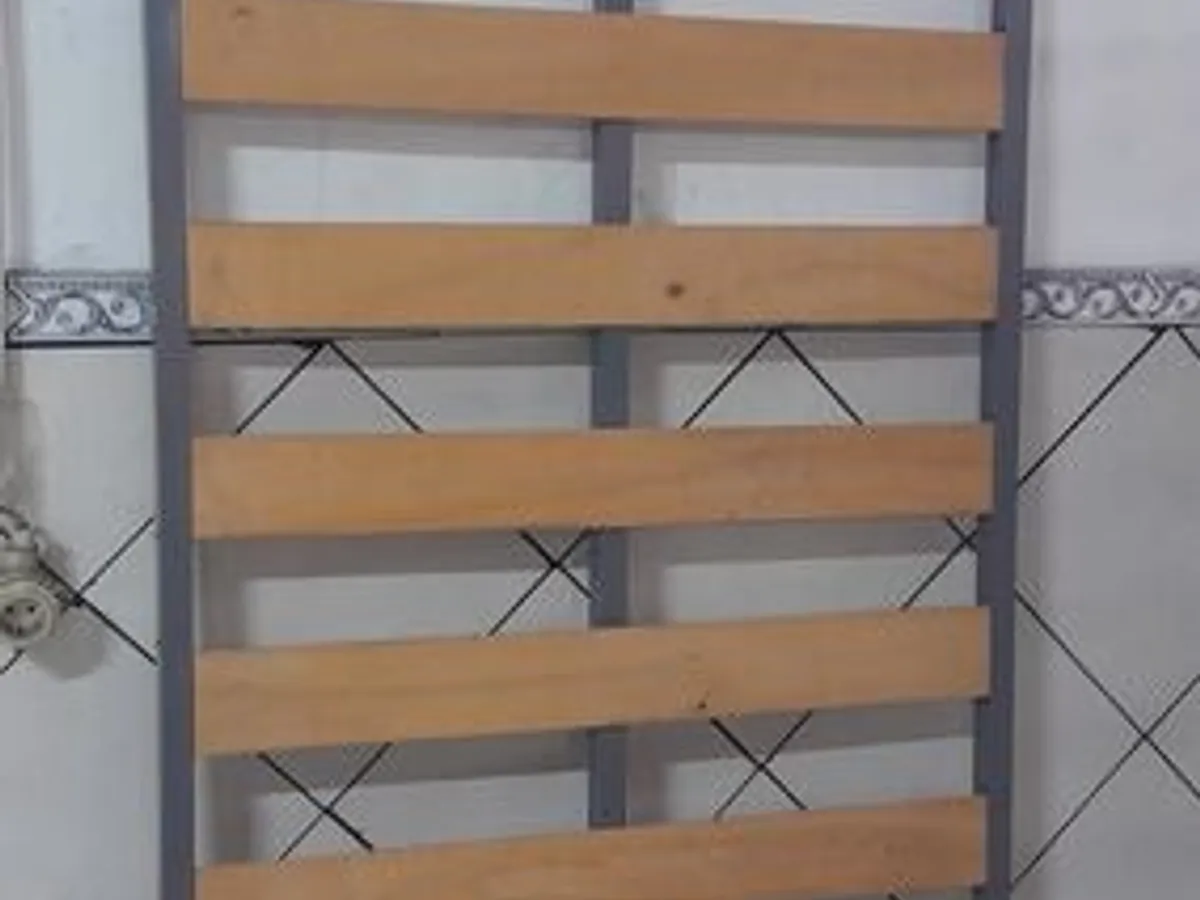 Estrados de solteiro