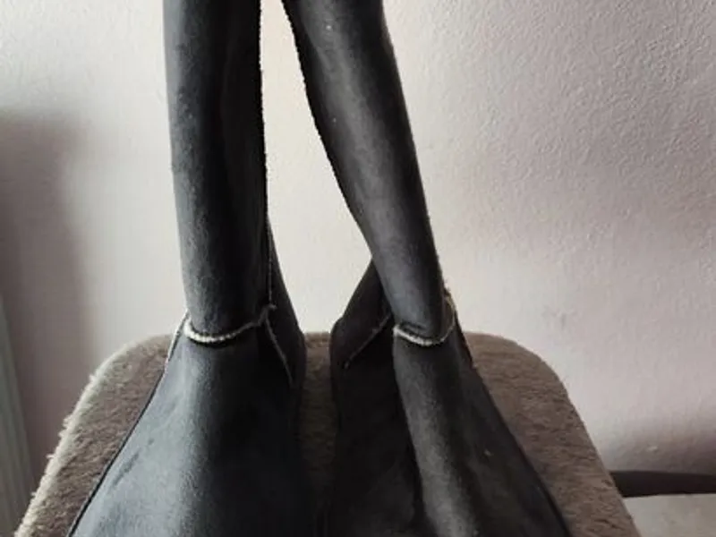 Botas estilo Pantufa acinzentadas n 41 da Justine 