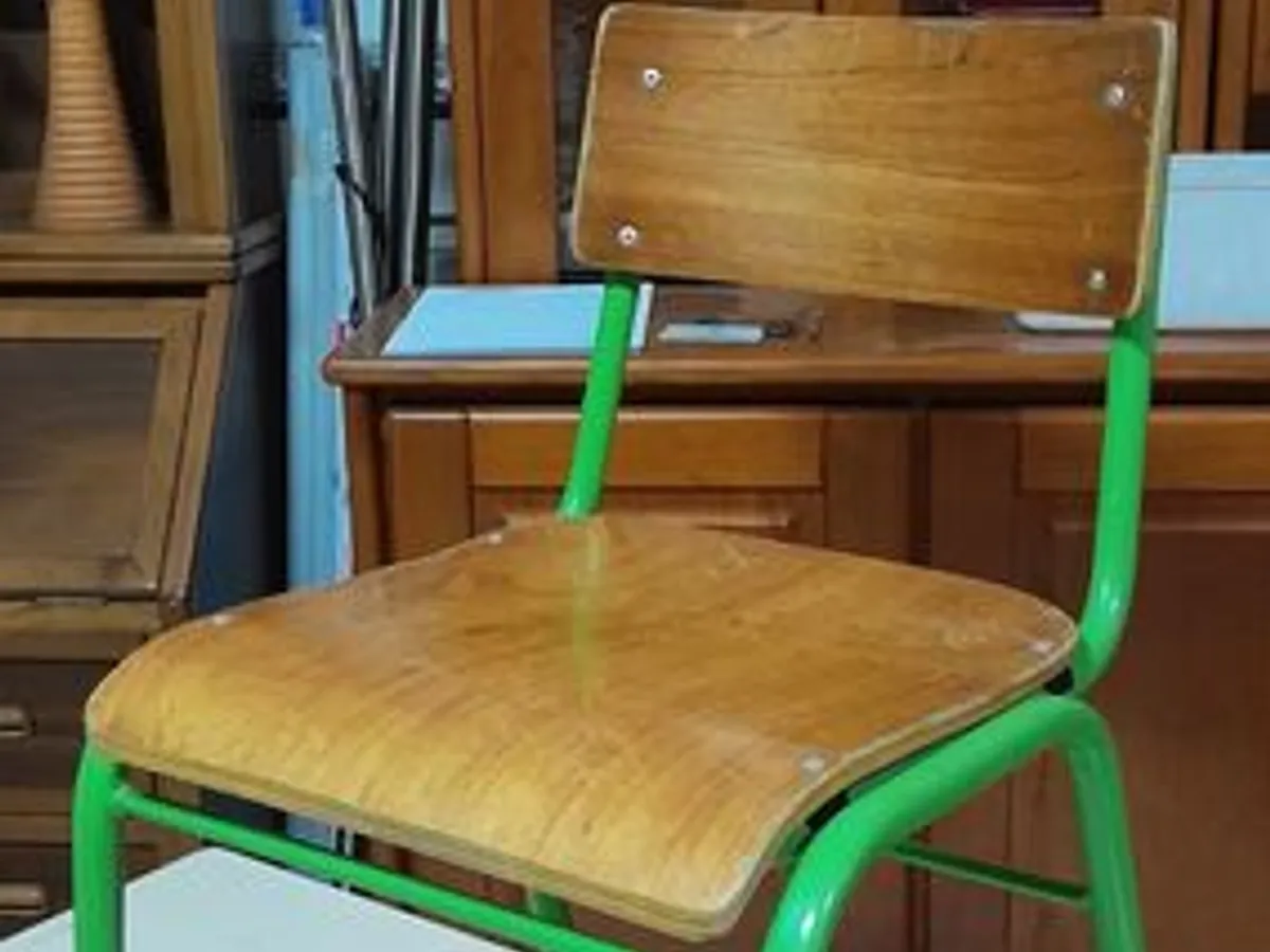 Lote de cadeiras infantis (15)