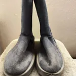 Botas estilo Pantufa acinzentadas n40 da Justine  1