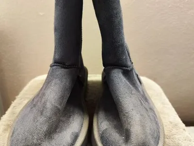 Botas estilo Pantufa acinzentadas n40 da Justine 