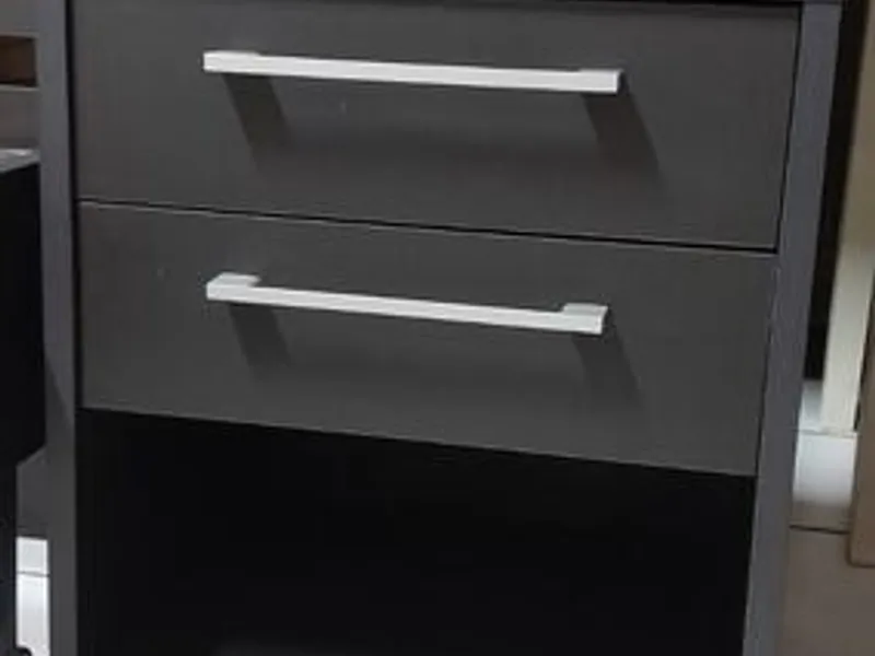 Cama de casal e 2 mesinhas de cabeceira